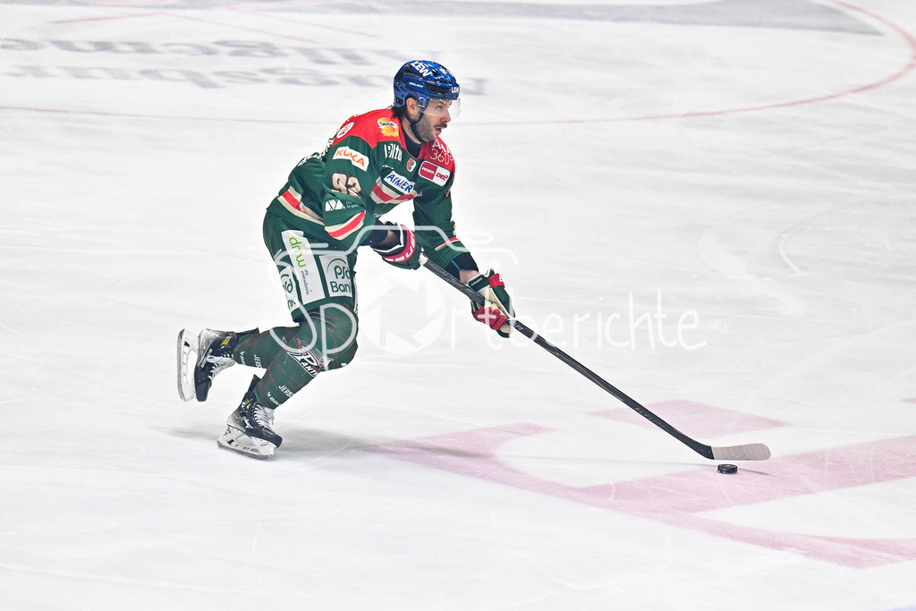 Augsburger Panther - EHC RB München | AUGSBURG, DEUTSCHLAND - 27. FEBRUAR: am Puck Joseph CRAMAROSSA (Augsburger Panther 92) / Einzelfoto / Freisteller während dem Match zwischen den Augsburger Panthern und dem EHC RB München am 46. Spieltag der Penny DEL im Curt Frenzel Stadion