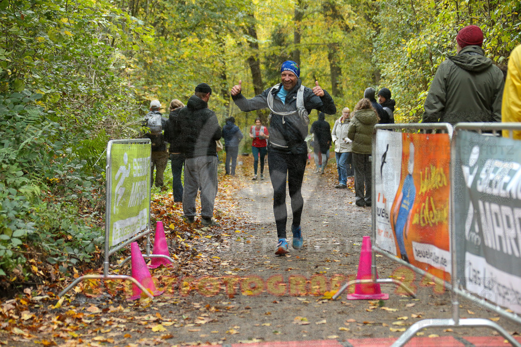 251026_1335_EX1_3677 | Sportfotografie im Rhein-Sieg Kreis, Köln, Bonn, NRW, Rheinland Pfalz, Hessen, etc. Unser Tätigkeitsfeld umfasst den Laufsport vom Volkslauf über den Marathon, Duathlon, Triathon bis zum Ultralauf wie Kölnpfad Ultra oder Schindertrail.