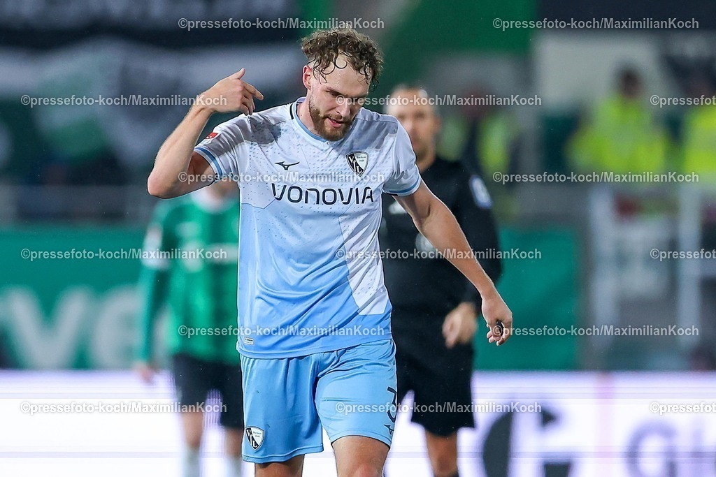 PRM06022601043 | 06.02.2026, Fußball, Preußen Münster - VfL Bochum, 2. Fußball Bundesliga,  Preußenstadion, 21.Spieltag, Saison 2025 2026: Philipp Strompf&nbsp;(VfL Bochum #03) enttäuscht Enttäuschung gestikulierend am Spielfeldrand   DFB regulations prohibit any use of photographs as image sequences and or quasi-video.