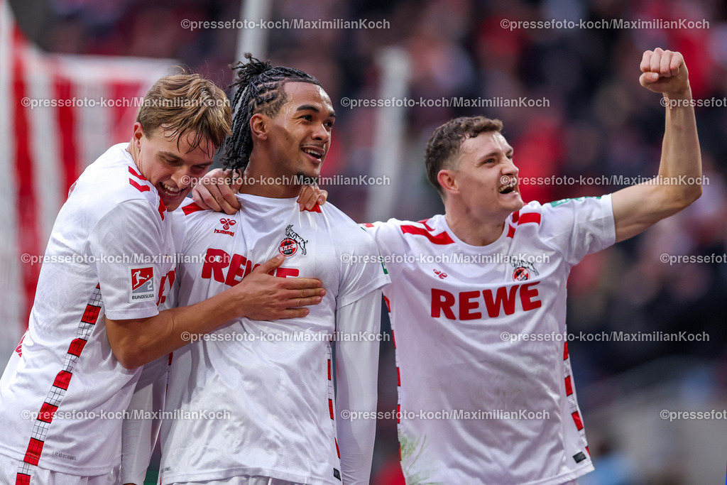 Koe09112402243 | 09.11.2024, 1. FC Köln - SpVgg Greuther Fürth, 2. Fußball Bundesliga, RheinEnergieSTADION, Saison 2024 2025: Torjubel nach dem 1:0 für Köln. Timo Hübers (1.FC Köln #4) zusammen mit Torschütze Damion Downs (1.FC Köln #42) und Eric Martel (1.FC Köln #6)DFB regulations prohibit any use of photographs as image sequences and or quasi-video.
