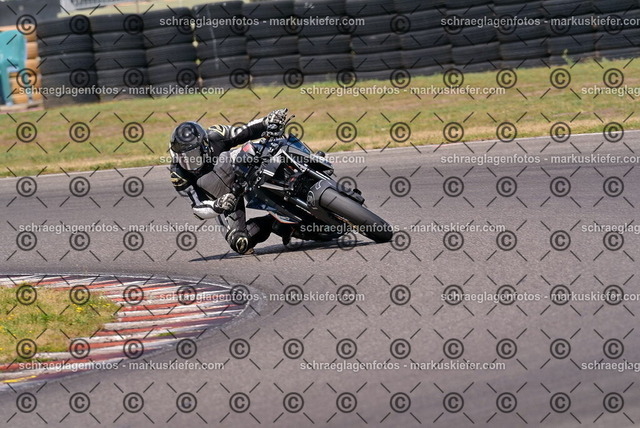 26bt05-1901 | markuskiefer.com - Realisiert mit Pictrs.com