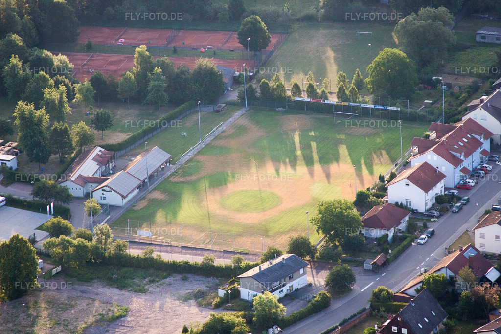 Luftbild: Sportplatz im Ortsteil Appenhofen in Billigheim-Ingenheim im Bundesland Rheinland-Pfalz in Deutschland. Foto: IMG_67849.jpg vom 14.06.2014 durch Werner Riehm/FLY-FOTO.de