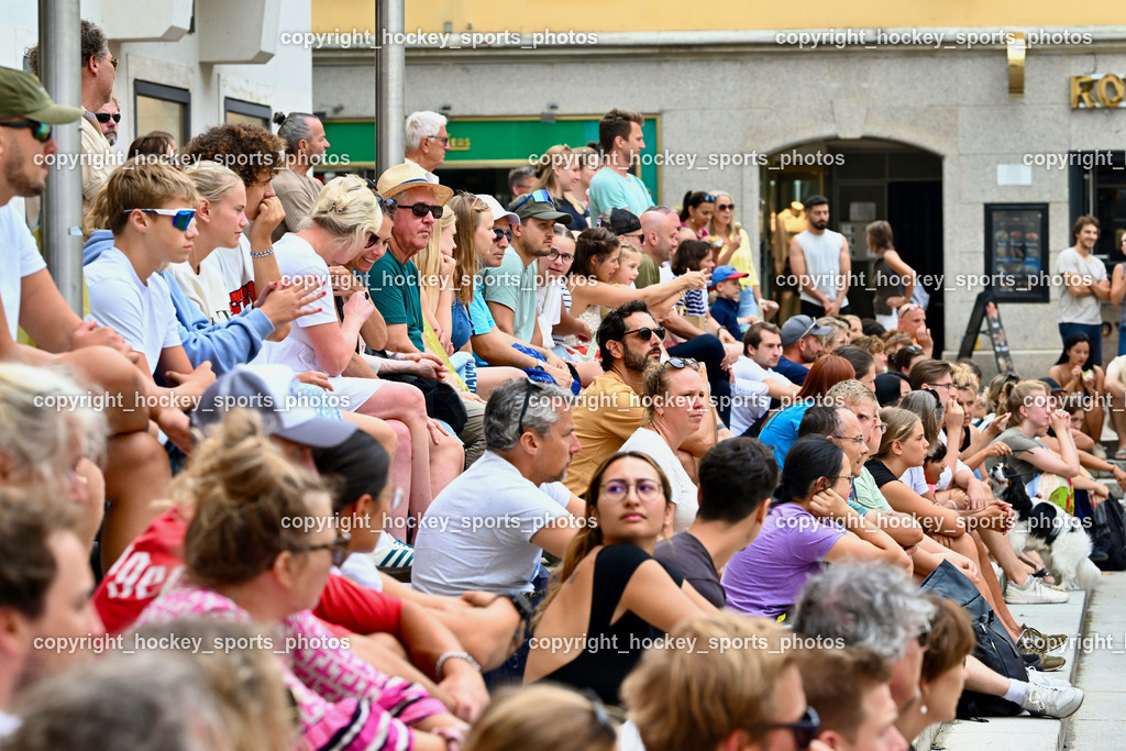 Kärntner Landesmeisterschaft Beach Volleyball | Besucher Rathausplatz Villach, Kärntner Landesmeisterschaft Beach Volleyball, Kärntner Landesmeisterschaft Beach Volleyball am 18.08.2024 in Villach (Rathausplatz Villach), Austria, (Photo by Bernd Stefan)