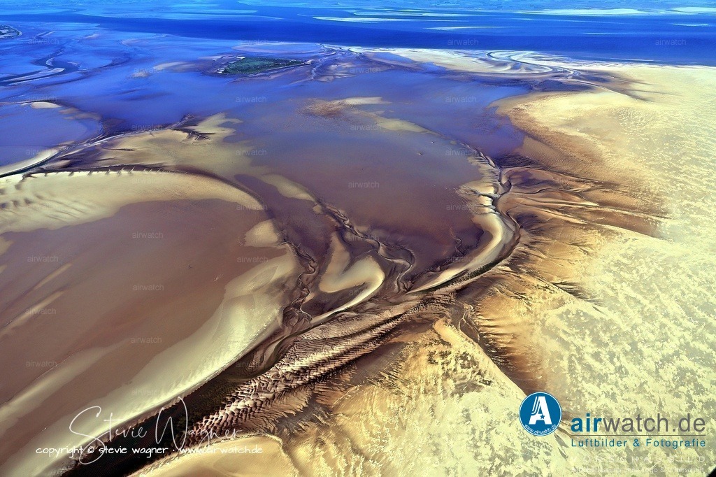 Halligen-Inseln-Weltnaturerbe-Wattenmeer-Mai-23-airwatch-wagner-240A3083 | Entdecken Sie atemberaubende Luftbilder und Fotografien auf airwatch.de - Tauchen Sie ein in eine Welt voller faszinierender Aufnahmen aus der Vogelperspektive.