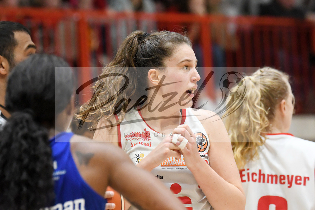 20200126_PANHAL_0090 | Basketball, Frauen: Rowie Jongeling (GiroLive-Panthers Osnabrück) schaut beim Spiel der Toyota DBBL zwischen GiroLive-Panthers Osnabrück vs. GISA LIONS SV Halle am 26.01.2020 im Panthers Dome in Osnabrück, Deutschland.(Foto von Nico Paetzel) - Realisiert mit Pictrs.com