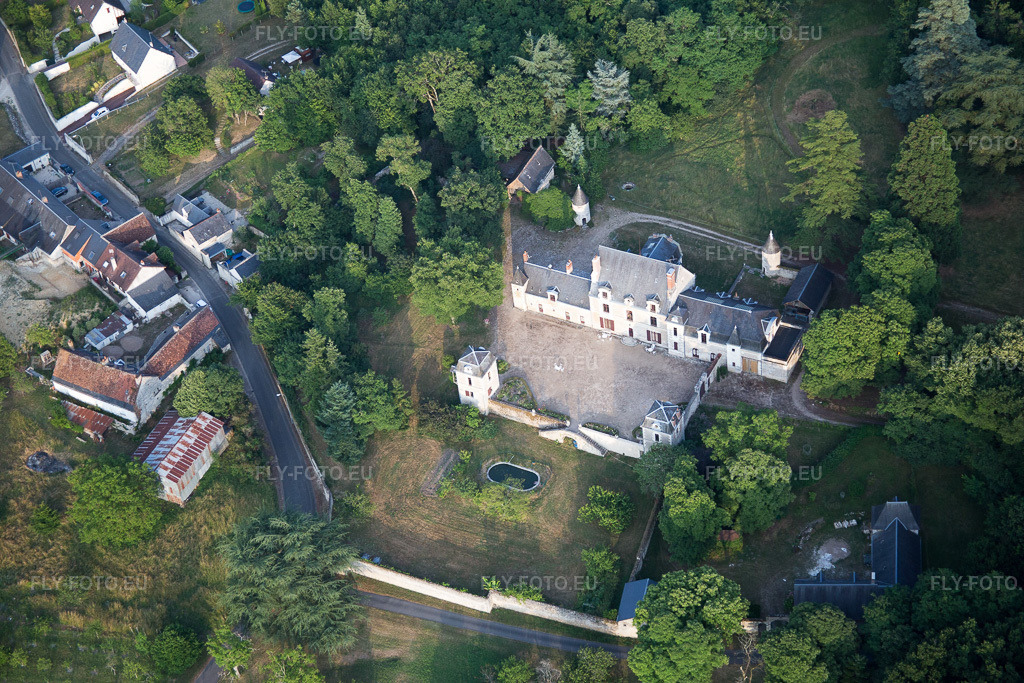 Vue aérienne: Vue de la ville à Chailles dans le département Loir et Cher, France. Photo: IMG_082493.jpg prise le 20/06/2015 par Werner Riehm/FLY-FOTO.eu – Résolution de l'original: 5472 x 3648 px