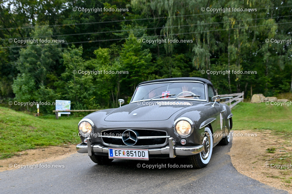 Frauen fuer Frauen_ Charity Oldtimerfahrt_ 04.10.2025-228 | 04.10.2025, Linz, AUT, Oldtimer Charity im Bild Frauen fuer Frauen Oldtimerfahrt, Teilnehmer©Harald Dostal / fodo.media