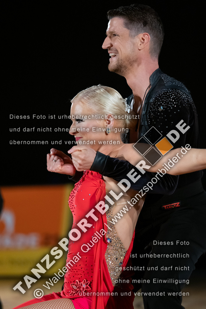 20250504-11065 | Hier finden Sie Tanz Bilder vom Latein und Standard Formationen tanzen. Sportbilder vom Tanzsport. Schöne Fotos und von Weltmeisterschaft, Europameisterschaft, Bundesliga, Regionalliga, Oberliga und Landesliga sowie von GOC Stuttgart, DanceComp, WM Bremen