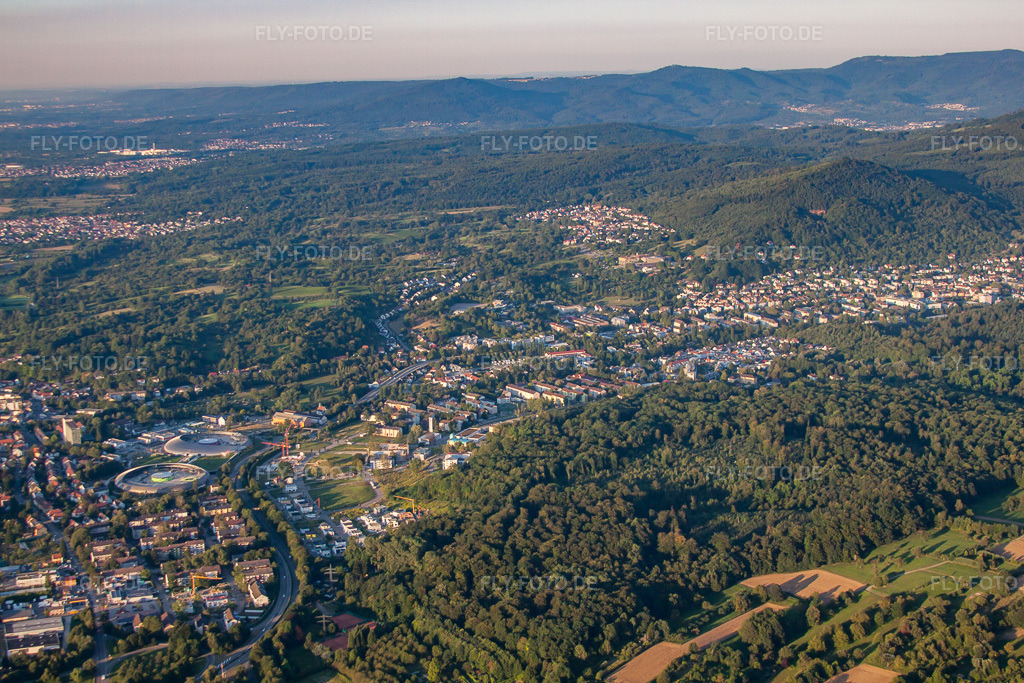 Luftbild: Ortsansicht von Süden im Ortsteil Oos in Baden-Baden im Bundesland Baden-Württemberg in Deutschland. Foto: IMG_59544.jpg vom 16.08.2013 durch Werner Riehm/FLY-FOTO.de