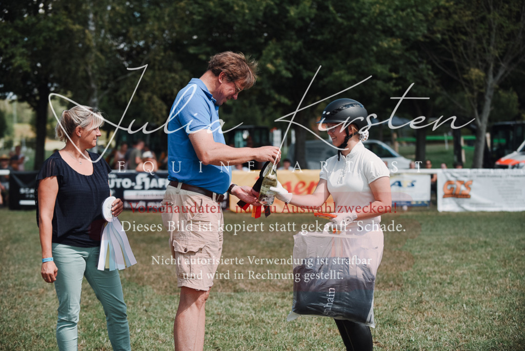 DSC_5882 | Pferde- und Turnierfotografie in Westsachsen. Pferdeportraits, Auftragszeichnungen und intuitive Kunst.