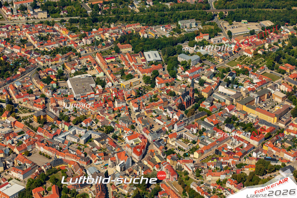 Stadt Apolda von Oben- Die Luftaufnahme wurde 2025 vom UL-Flugzeug heraus erstellt ( keine Drohnenaufnahme ) - Hochauflösende Luftaufnahme - für Wandbilder und großformatige Ausdrucke geeignet. Das besondere Geschenk!Hier alle&nbsp;Infos zur Lizenzierung der LuftaufnahmeWir fliegen auch dieses Jahr wieder in Ihre Region um Luftbilder zu erstellen.- Luftbild anfragen