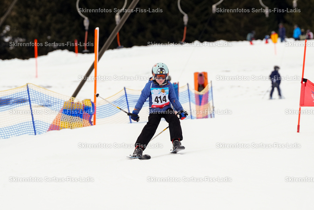 SRF_02.01.2026_0678 | Skirennfotos,Serfaus,Fiss,Ladis,Kinderskirennen,Winter,Tirol,Oberland,skirace,SFL,feelfree,weil wir's genießen,ski,Ski,skifahren,Sonnenplateau, - Realisiert mit Pictrs.com