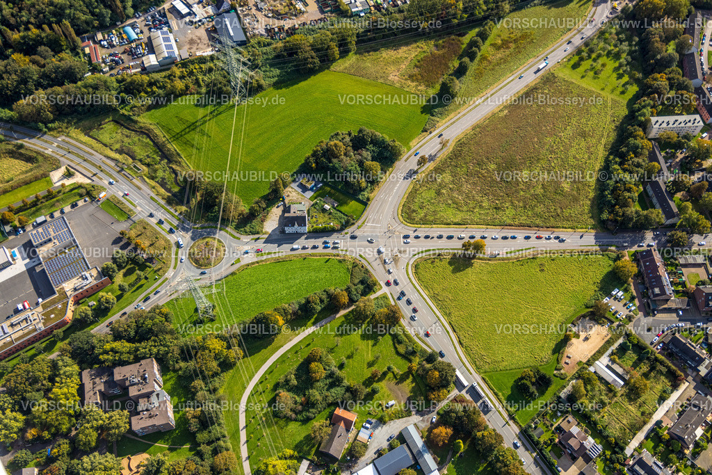Dinslaken241009172 | Luftbild, Straßenkreuzung Hünxer Straße und Augustastraße, Kreisverkehr mit Hünxer Straße und Ober-Lohberg-Allee, Blumenviertel, Dinslaken, Ruhrgebiet, Nordrhein-Westfalen, Deutschland