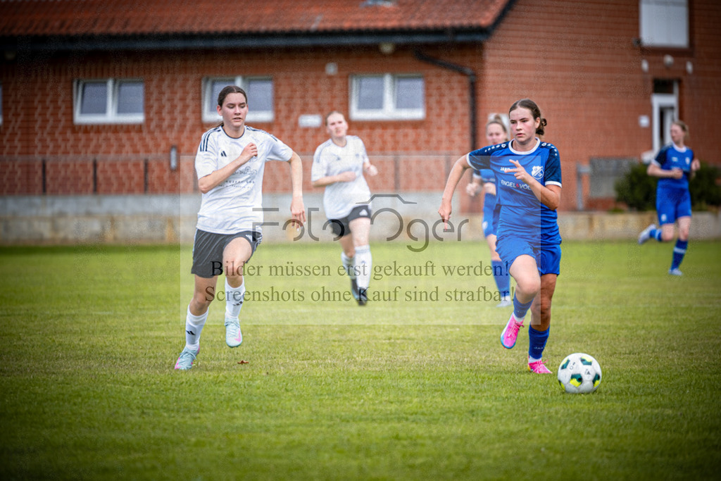 SG Bohmte/Ostercappeln/Schwagstorf - SV Harderberg - Frauen Bezirkpokal | Frauen Bezirkpokal · 1. Damen - 1. Damen · Sportplatz - Realisiert mit Pictrs.com