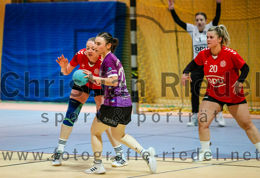 2023-11-04_029_SpVgg_Altenerding_gegen_TV_Altoetting | Erding, Deutschland, 04.11.2023:
Handball, Bezirksoberliga Frauen Altbayern 2023 / 2024, 6. Spieltag, SpVgg Altenerding gegen TV Altötting, Endergebnis: 28:26

Katharina Künstner (SpVgg Altenerding, #23), Jana Biedersberger (TV Altötting, #20)

Foto: Christian Riedel / fotografie-riedel.net