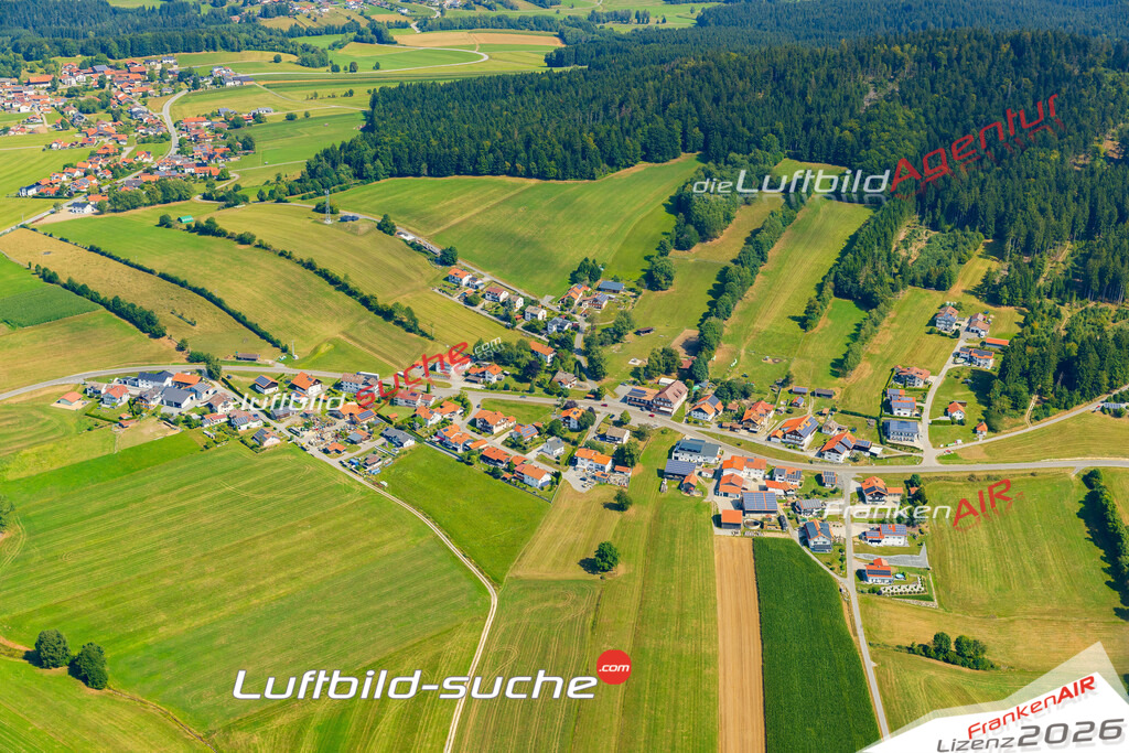 Luftaufnahme  Kapfham  Hohenau Das Luftbild wurde 2025 vom UL-Flugzeug heraus erstellt ( keine Drohne ) - Hochauflösende Luftaufnahme -Nicht vergleichbar mit Google Maps oder Satelittenbilder- Die Geschenkidee !Mit Lizenz und Bildrechte bestellbar