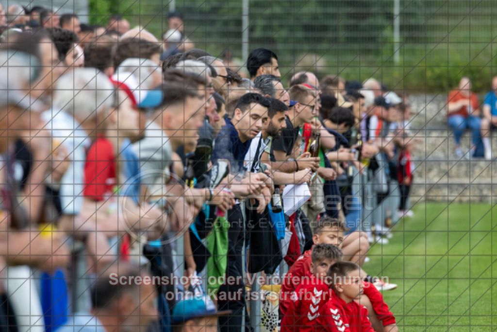 20250616_185356_0336 | #,  TV Eybach (weiß) vs. 1.FC Donzdorf II (rot), Fussball, Entscheidungsspiel 3 in Kreisliga A3 - Bezirk Neckar/Fils, Saison 2024/2025, Rasensportplatz, Staufenecker Str. 41, 73084 Salach, 16.06.2025 - 18:30 Uhr,Foto: PhotoPeet-Sportfotografie/Peter Harich
