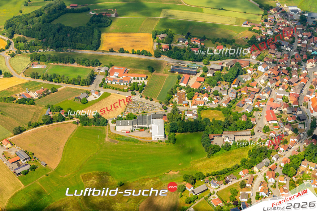 Das Luftbild zeigt :  Tiefenbach - Die Luftaufnahme wurde 2023 vom UL-Flugzeug aus erstellt ( keine Drohne ) - Hochauflösende Luftaufnahme - Für grossformatige Ausdrucke geeignet. Die Geschenkidee !Mit Lizenz und Bildrechte bestellbar