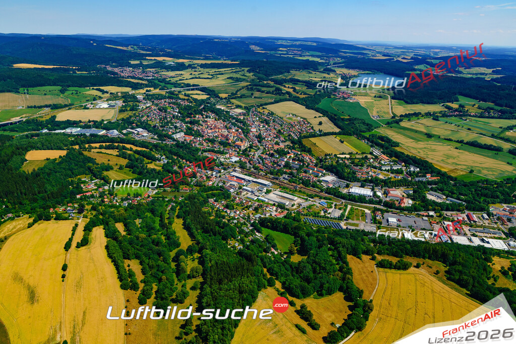 Das Luftbild der Stadt Schleusingen wurde 2018 vom Flugzeug heraus erstellt (keine Drohne) Aufnahmehöhe ca.400 Meter- hohe Auflösung für beste Druck-Qualität