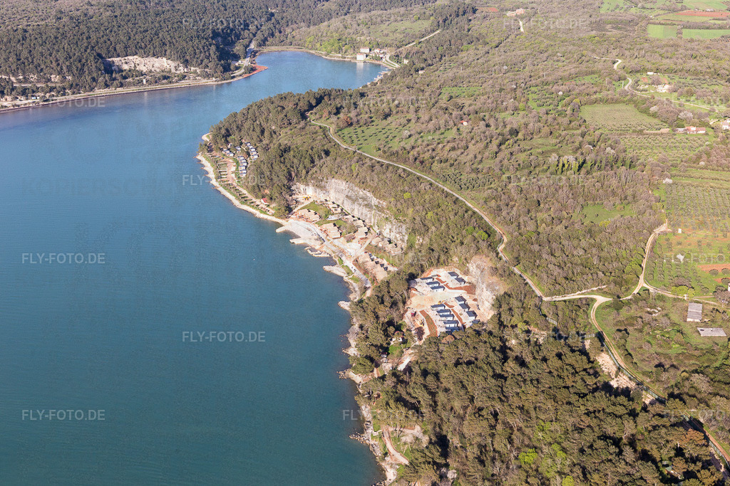 Ortsansicht | Luftbild: Ortsansicht in Antenal im Bundesland Gespanschaft Istrien in Kroatien. Foto: IMG_106072.jpg vom 13.04.2018 durch Werner Riehm/FLY-FOTO.de - Realisiert mit Pictrs.com