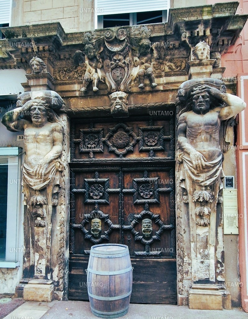 Stilleben Tür Frejus | untamo - Realisiert mit Pictrs.com