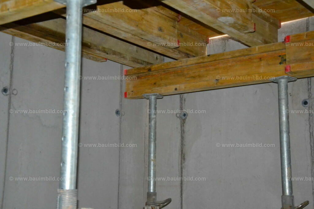bib-lg04-betonarbeiten-0265 | Nach LV-Leistungsgruppen sortierte Detailfotos über den Bau eines Hauses. Alle Hausbau-Bilder direkt vom Urheber und Autor der Website Haus-Selber-Bauen.com