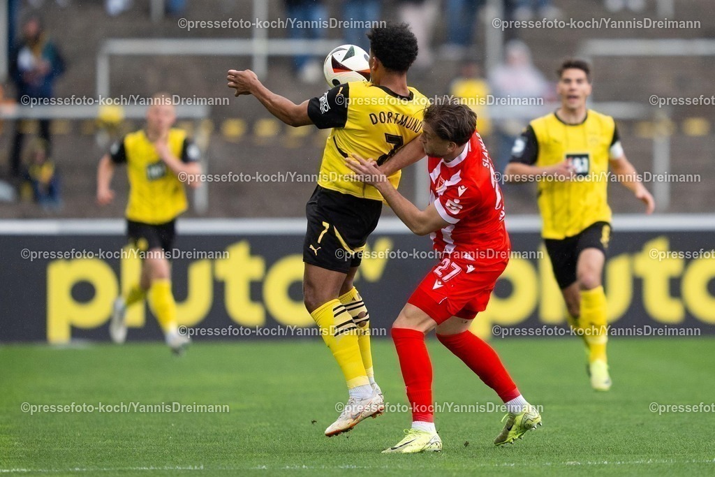 xydr13042501012 | 13.04.2025, xydrx, Fußball, Borussia Dortmund II - FC Energie Cottbus, 3.Liga, Stadion Rote Erde, Saison 2024 2025: Paul-Philipp Besong (Borussia Dortmund II #7) im Zweikampf gegen Dennis Slamar (FC Energie Cottbus #27) DFB regulations prohibit any use of photographs as image sequences and or quasi-video.