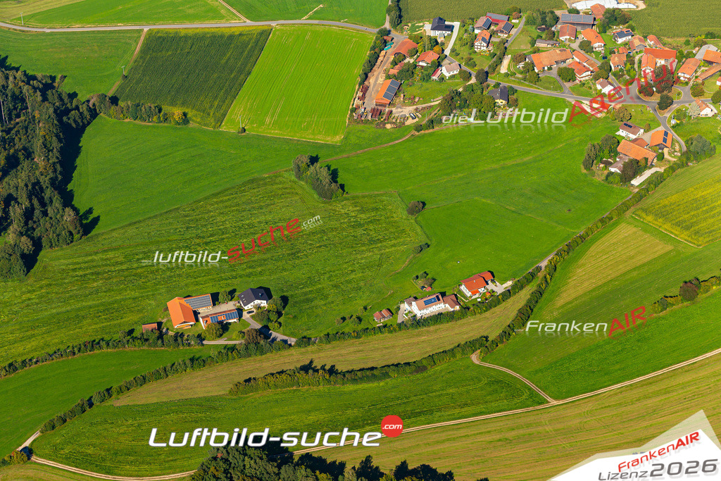 Die Luftaufnahme Holzhof - Arnschwang wurde 2021 mittels Flugzeug (keine Drohne) erstellt. Hohe Auflösung -für große Poster und Wandbilder geeignet!