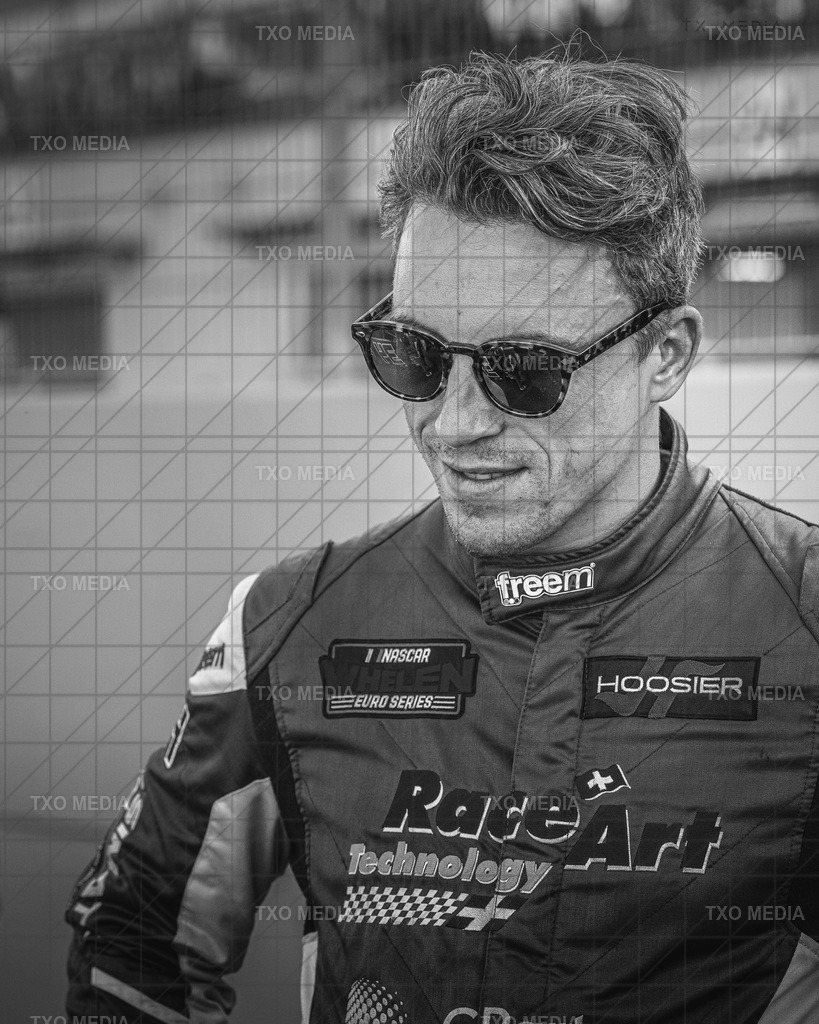 EURONASCAR OSCHERSLEBEN | Exklusive Motorsport-Fotografie aus Leipzig von TXO Media – für Rennfahrer, Teams & Sponsoren. Sausemuth liefert starke Bilder, die Emotion zeigen. Jetzt buchen & glänzen! - Realisiert mit Pictrs.com