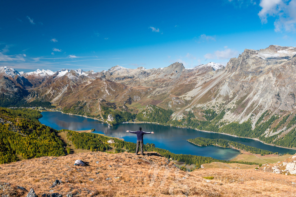 view from Furtschellas in Engadin in Autumn | Die ideale Geschenkidee für Naturliebhaber. Naturbilder von Marcel Gross Photography für ihr Zuhause in den verschiedensten Formaten und Materialien. - Realisiert mit Pictrs.com
