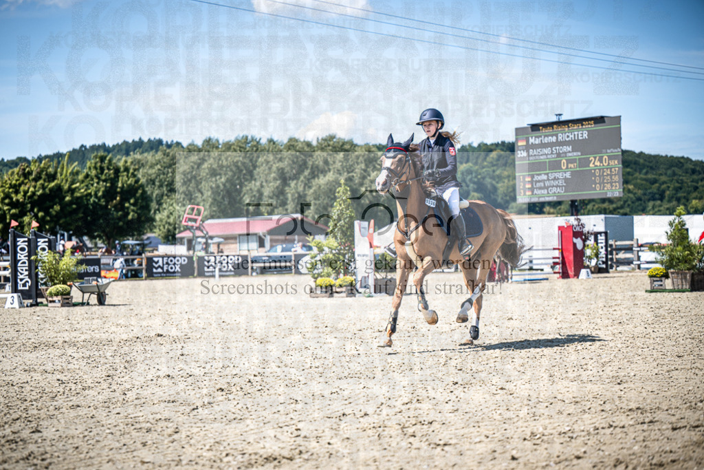 DOS_2536 | Entdecke hochwertige Reitturnierfotos von Foto Oger. Professionell, emotional und authentisch – jetzt Lieblingsmomente im Shop bestellen.Deutschlandweite Turnierfotografie. - Realisiert mit Pictrs.com