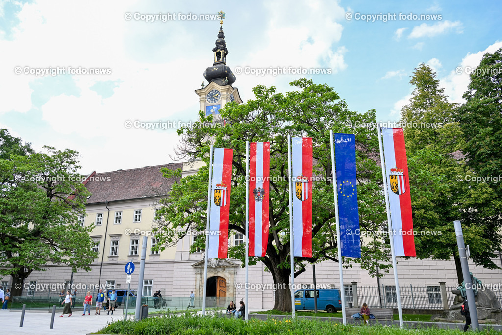 Landhaus Linz_ Sitz des Ooe Landtag_ 10.05.2024-1 | 10.05.2024, Linz, AUT, Promenade, im Bild Landhaus Linz, Sitz des Ooe Landtag, Landhausplatz, Gebaeude, Fahnen