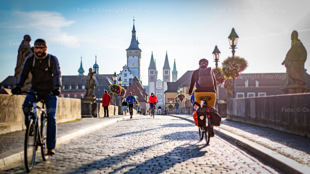 foto_yugi_0002 | Ansichten aus Würzburg sind Sehenswürdigkeiten die vom Herrn Ugur Yurdagül (foto-yugi) fotografiert und bearbeitet wurden.
Die Bilder wurden dem Komposition entsprechend bearbeitet und können als Print- oder Onlinemedien verwendet werden.