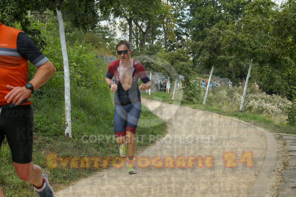 250824_1349_EX1_3891 | Sportfotografie im Rhein-Sieg Kreis, Köln, Bonn, NRW, Rheinland Pfalz, Hessen, etc. Unser Tätigkeitsfeld umfasst den Laufsport vom Volkslauf über den Marathon, Duathlon, Triathon bis zum Ultralauf wie Kölnpfad Ultra oder Schindertrail.