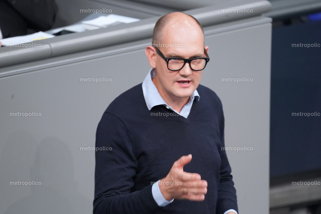 Janosch Dahmen (9) | Metropolico