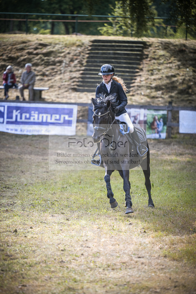 DOS_0095 | Entdecke hochwertige Reitturnierfotos von Foto Oger. Professionell, emotional und authentisch – jetzt Lieblingsmomente im Shop bestellen.Deutschlandweite Turnierfotografie. - Realisiert mit Pictrs.com