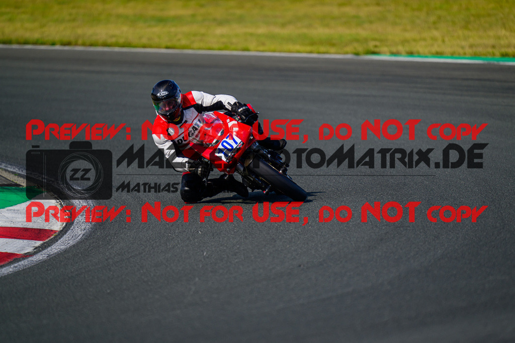 MaZZes_FotoMatrix_240725_6007705_7375 | BLAU