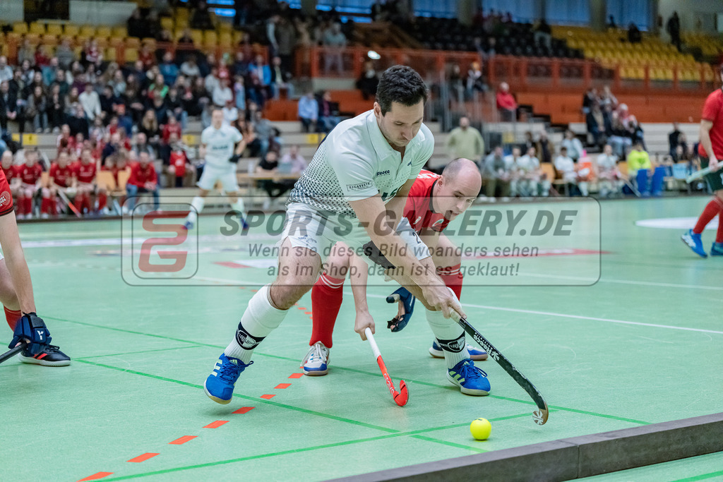 HK_20231216_107370 | 1. Bundesliga Herren  Crefelder HTC - Blau Weiß Köln am 16.12.2023 Sporthalle Glockenspitz, Krefeld , Sebastian Behr ( Blau Weiß Köln #21 ) , Ehling Jonathan ( Crefelder HTC #22 )
