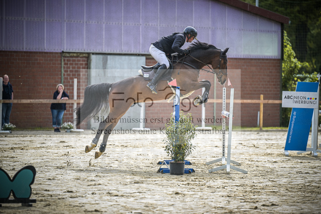 DOS_1393 | Entdecke hochwertige Reitturnierfotos von Foto Oger. Professionell, emotional und authentisch – jetzt Lieblingsmomente im Shop bestellen.Deutschlandweite Turnierfotografie. - Realisiert mit Pictrs.com