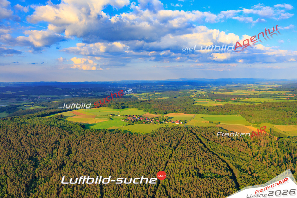 Die Luftaufnahme Geutenreuth - Weismain wurde 2017 mittels Flugzeug (keine Drohne) erstellt. Perfekte Schärfe und Druck- Auflösung- Garantiert!