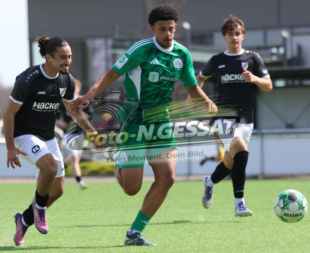 SV Rödinghausen - MSV Duisburg | Auf dem Bild zu sehen: schwarz SV Rödinghausen ; grün MSV Duisburg: SV Rödinghausen, MSV Duisburg, Saison 25/26, A-Jugend, Testspiel, Rödinghausen, Deutschland - Realisiert mit Pictrs.com