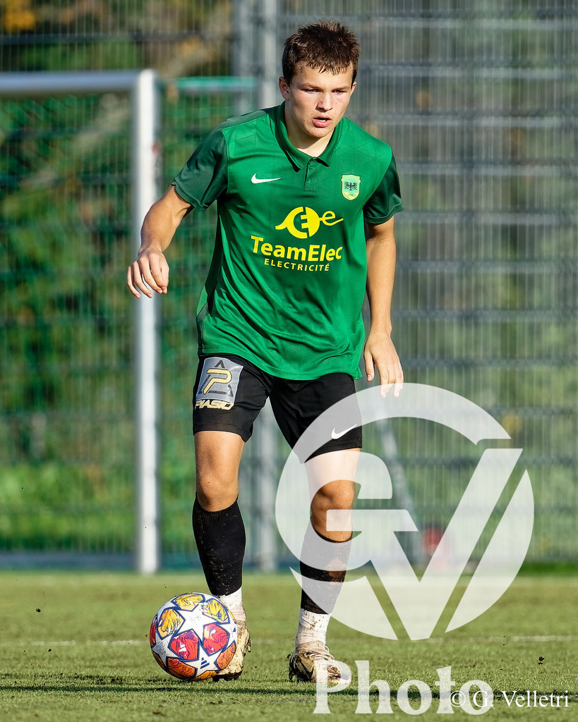 2eme ligue - FC Veyrier - FC Kosova |  durant le match de 2eme ligue entre FC Veyrier et FC Kosova au Stade du Grand-Donzel à Veyrier, Suisse