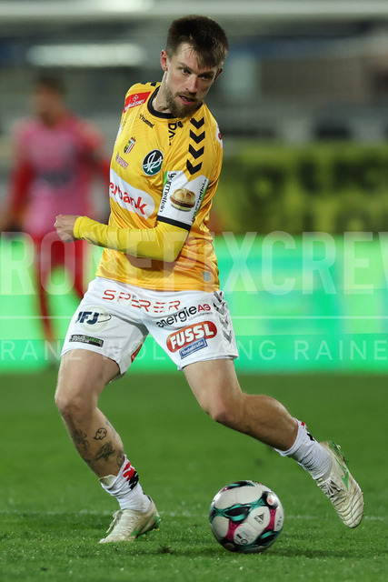 TSV Egger Glas Hartberg vs SV Oberbank Ried – Austrian Bundesliga Match | The image shows Philipp Pomer (Ried) with ball, at the Bundesliga match TSV Hartberg vs SV Ried at Profertil Arena Hartberg. 22.11.2025