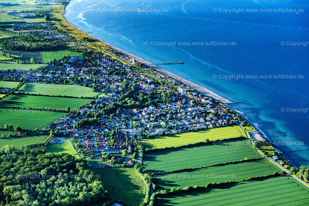Dahme_ELS_8633030622 | DAHME 03.06.2022 Dorfkern am Meeres- Küstenbereich der Ostsee in Dahme im Bundesland Schleswig-Holstein, Deutschland. // Village on marine coastal area of Baltic Sea in Dahme in the state Schleswig-Holstein, Germany. Foto: Martin Elsen