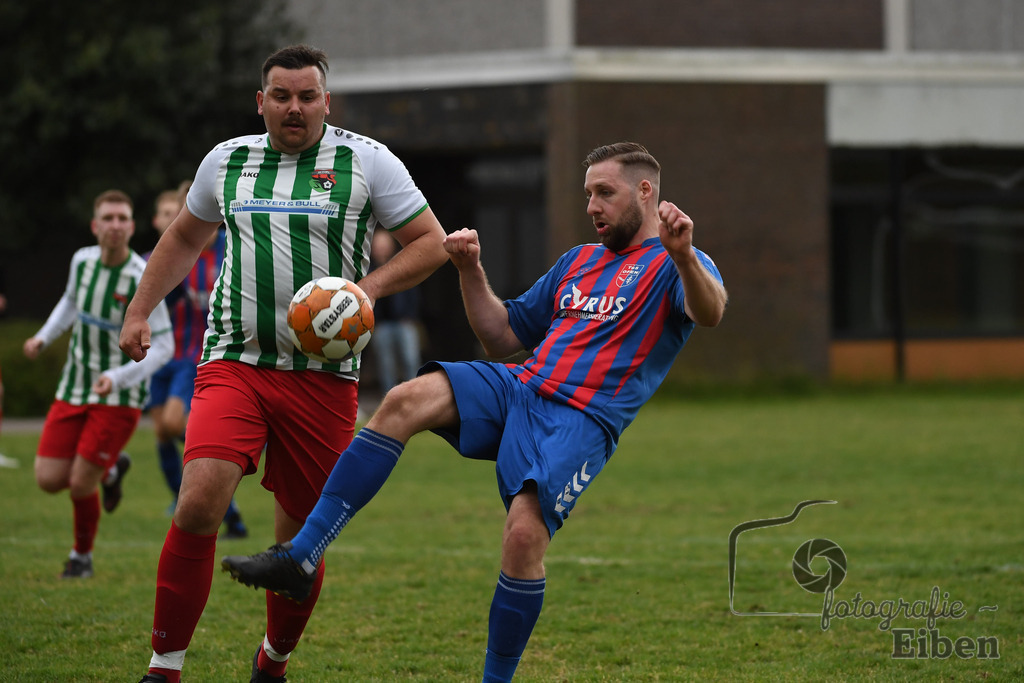 TuS Ofen-SG FriPe | Herren 1. Kreisklasse Süd, Jade-Weser-Hunte; TuS Ofen (blau)-SG FriPe (weiß) am 28.05.2025; in Ofen (), Photo: Philip Eiben 2025 - Realisiert mit Pictrs.com