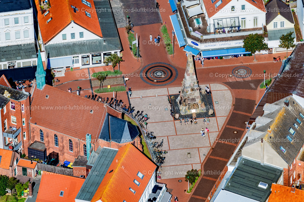 Norderney_Kaiserwilhelmdenkmal_ELS_7239050923 | NORDERNEY 05.09.2023 Sehenswürdigkeit und Tourismus- Attraktion des Geschichts-Das Kaiser Wilhelm Denkmal in der Fußgängerzone in der Knyphauserstraße auf der Insel Norderney im Bundesland Niedersachsen, Deutschland. // Sight and tourism attraction of history - The Kaiser Wilhelm monument in the pedestrian zone in Knyphauserstrasse on the island of Norderney in the state of Lower Saxony, Germany. Foto: Martin Elsen