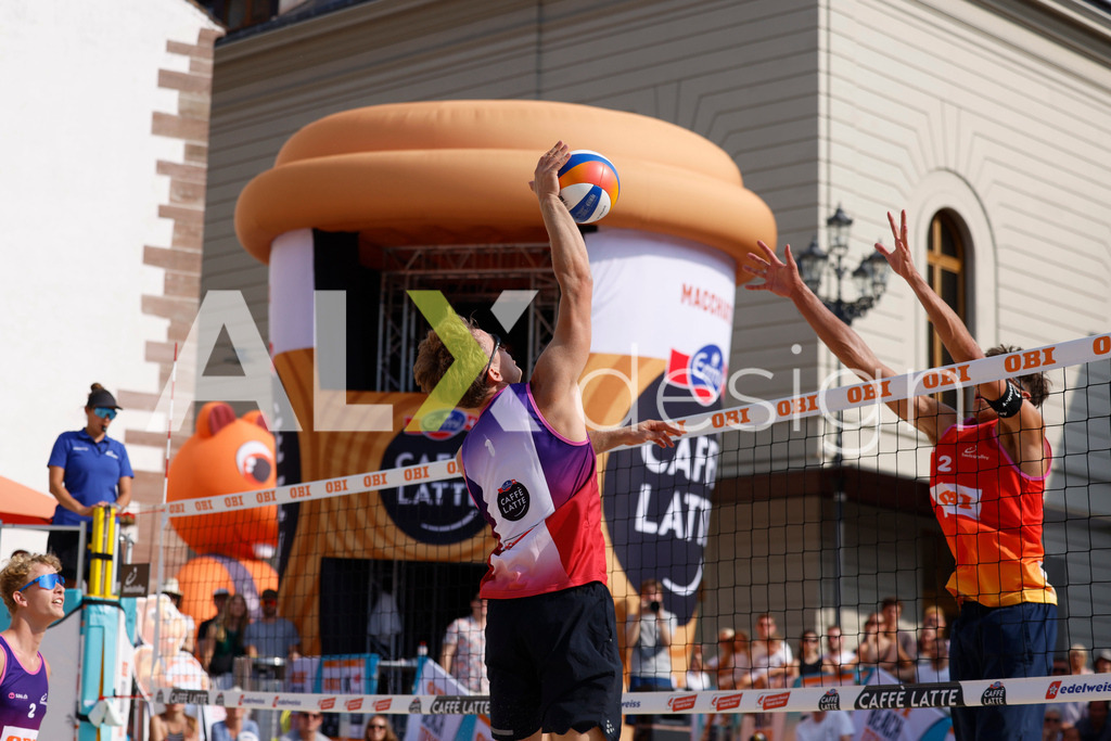 Obi BeachTour 2026 - Basel | BASEL, SWITZERLAND - JULY 19: FLORIAN BREER (SUI) attack / spike against LUC EMANUEL FLÜCKIGER (SUI) block during the Obi BeachTour 2026 match between DILLIER / FLÜCKIGER (SUI) and BREER / KÄLIN (SUI) at Barfüsserplatz on July 19, 2026 in Basel, Switzerland. - Realisiert mit Pictrs.com