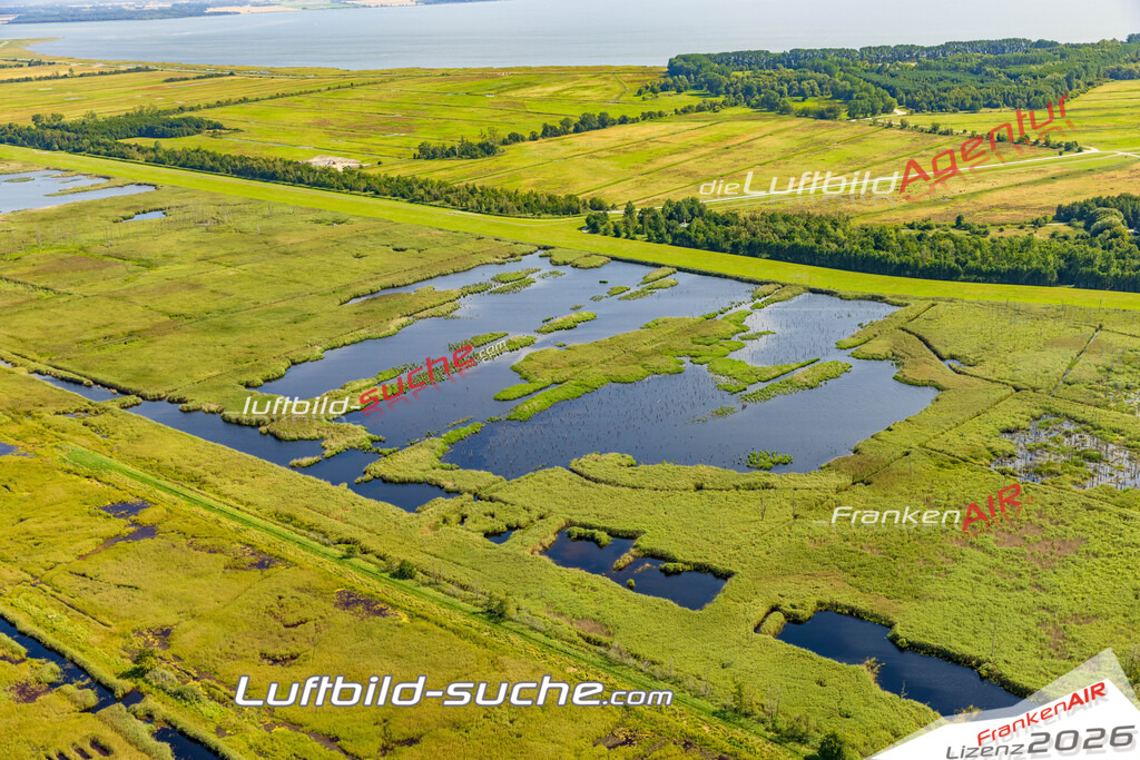 Zingst Bild- Das Luftbild wurde 2025 vom UL-Flugzeug heraus erstellt ( keine Drohne bzw. Drohnenaufnahme ) - Hochauflösende Luftaufnahme -Nicht vergleichbar mit Google Maps oder Satelittenbilder- Die Geschenkidee !Mit Lizenz und Bildrechte bestellbar - CC