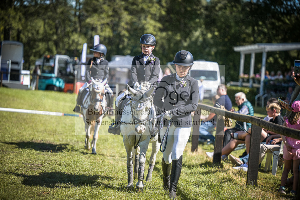 DOS_0047 | Entdecke hochwertige Reitturnierfotos von Foto Oger. Professionell, emotional und authentisch – jetzt Lieblingsmomente im Shop bestellen.Deutschlandweite Turnierfotografie. - Realisiert mit Pictrs.com