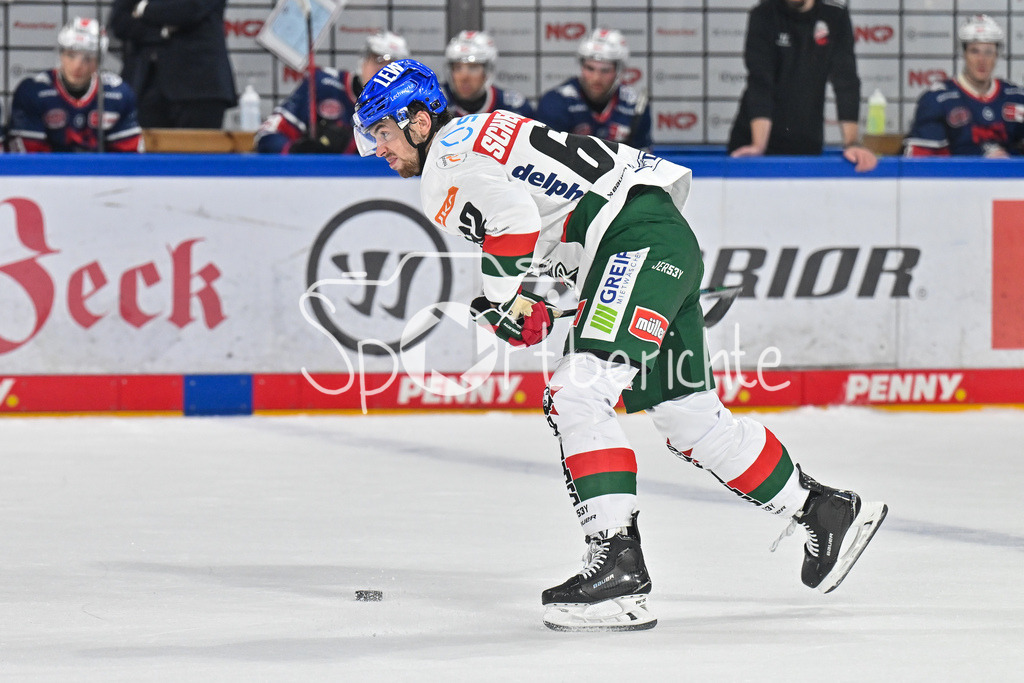 Nürnberg Ice Tigers - Augsburger Panther | Torschuss vov Thomas SCHEMITCH (Augsburger Panther #62) / Freisteller / einzelfoto / puck / Deutsche Eishockey Liga: Nürnberg Ice Tigers - Augsburger Panther, Arena Nürnberger Versicherung am 22.09.2024